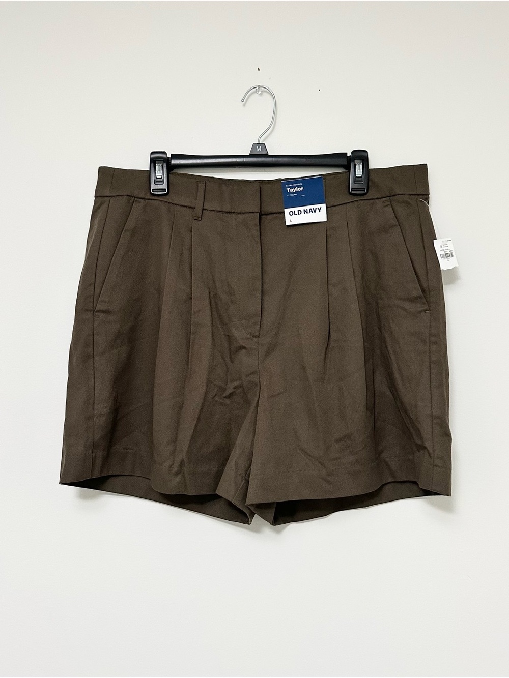 Old Navy Taylor Pleated Extra High-Rise Shorts in Olive Green Adjustable Waist
